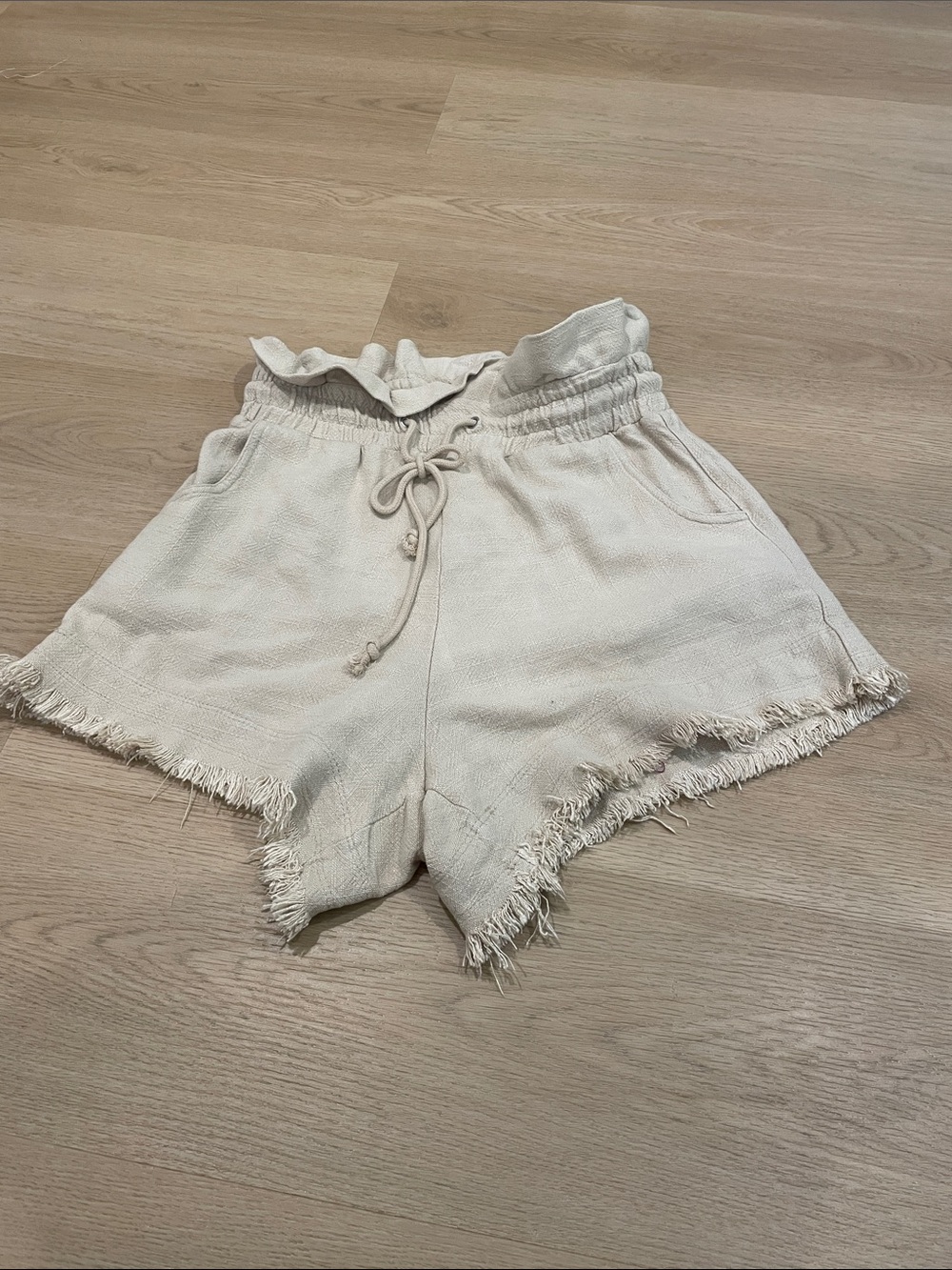 Blank NYC Cream Paperbag Waist Frayed Hem Shorts